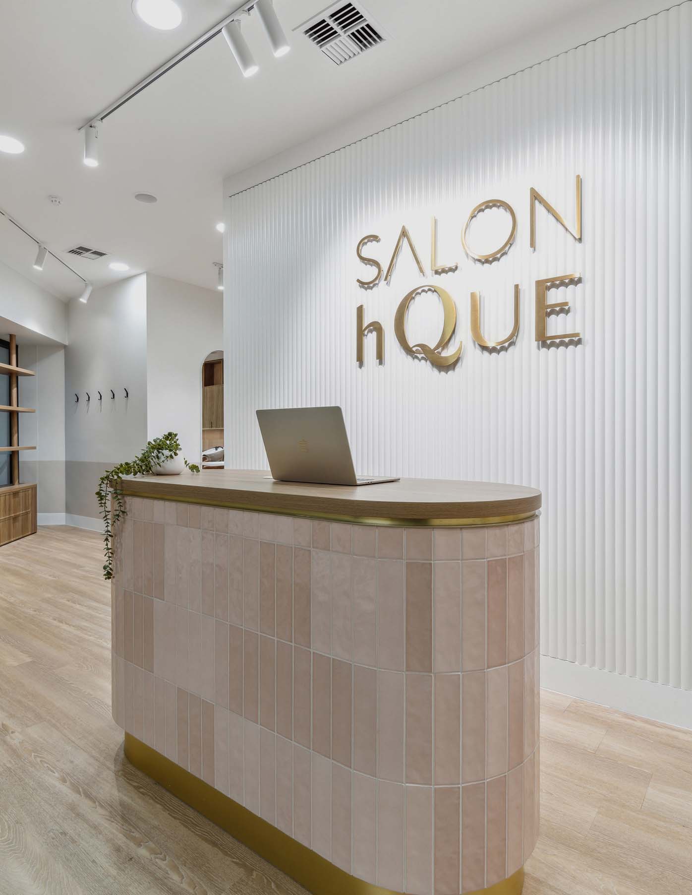 SalonHQue_01